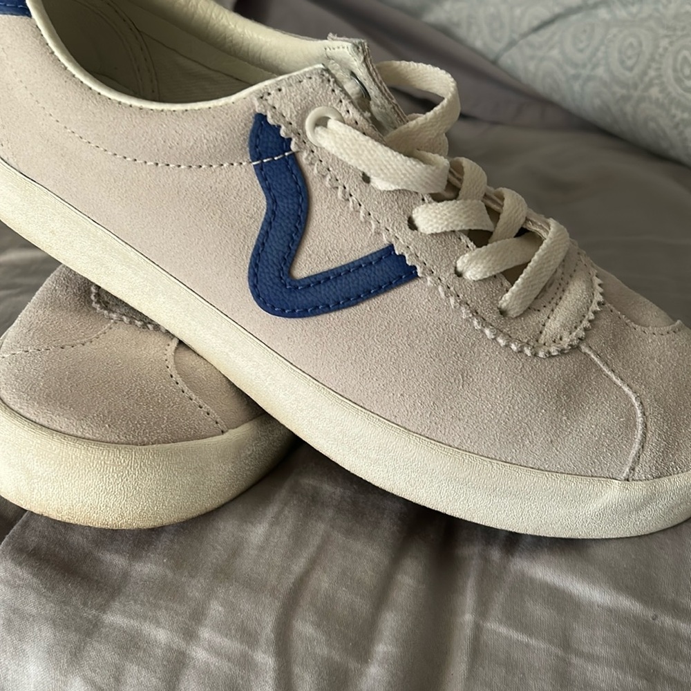 Adorable suede Vans off the Wall sneakers!  men 5.5 and woman 7.0! Worn once
